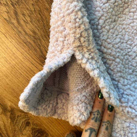 Aerie Dream Sherpa Lilac Color, Quarter Zip, size Med. like new - Picture 6 of 7